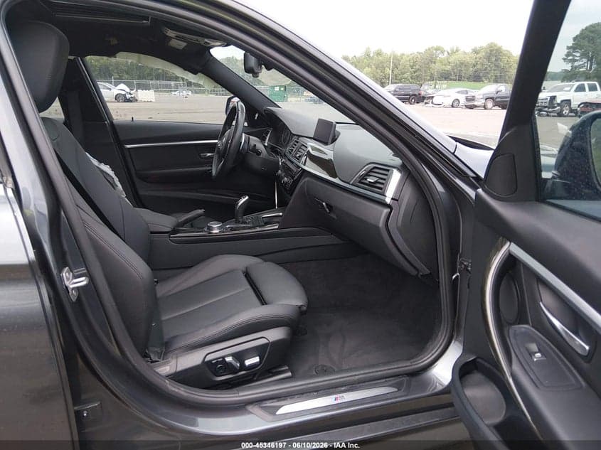 BMW 330i 2016 фото 2